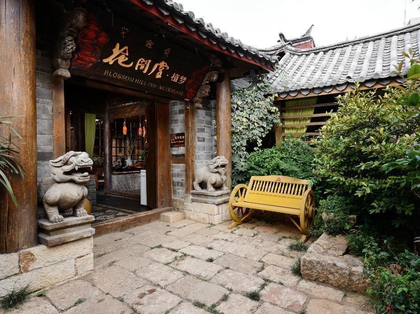 Blossom Hill Inn - Neverland Lijiang  Bagian luar foto